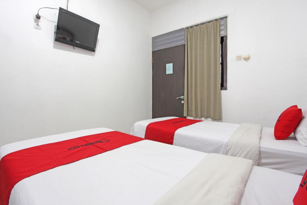 Reddoorz @ Soekarno Hatta 2 Маланг Экстерьер фото
